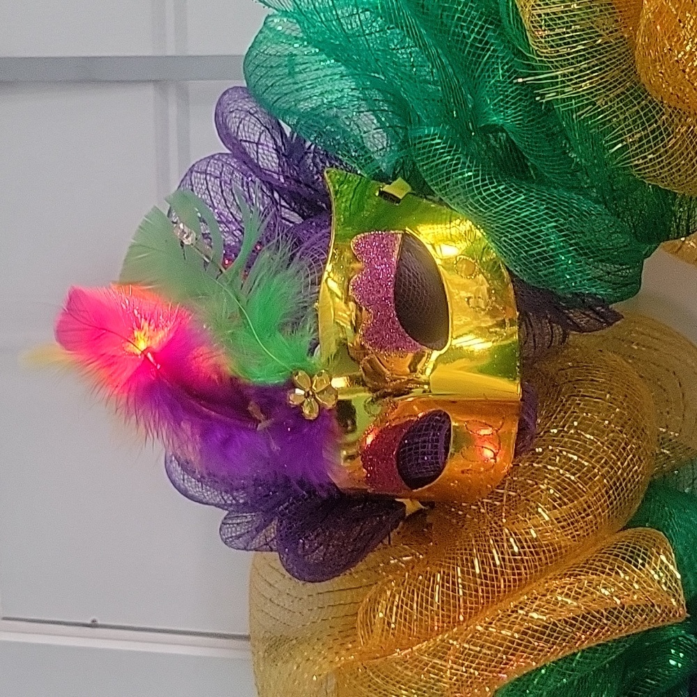 Mardi Gras wreath with lights Purple. Green Gold large wreath Handmade NWOT new - Picture 4 of 6
